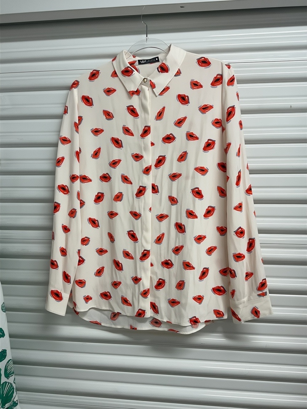 Zara Women's Cream Button-Up Blouse with Red Lip Print Size XL